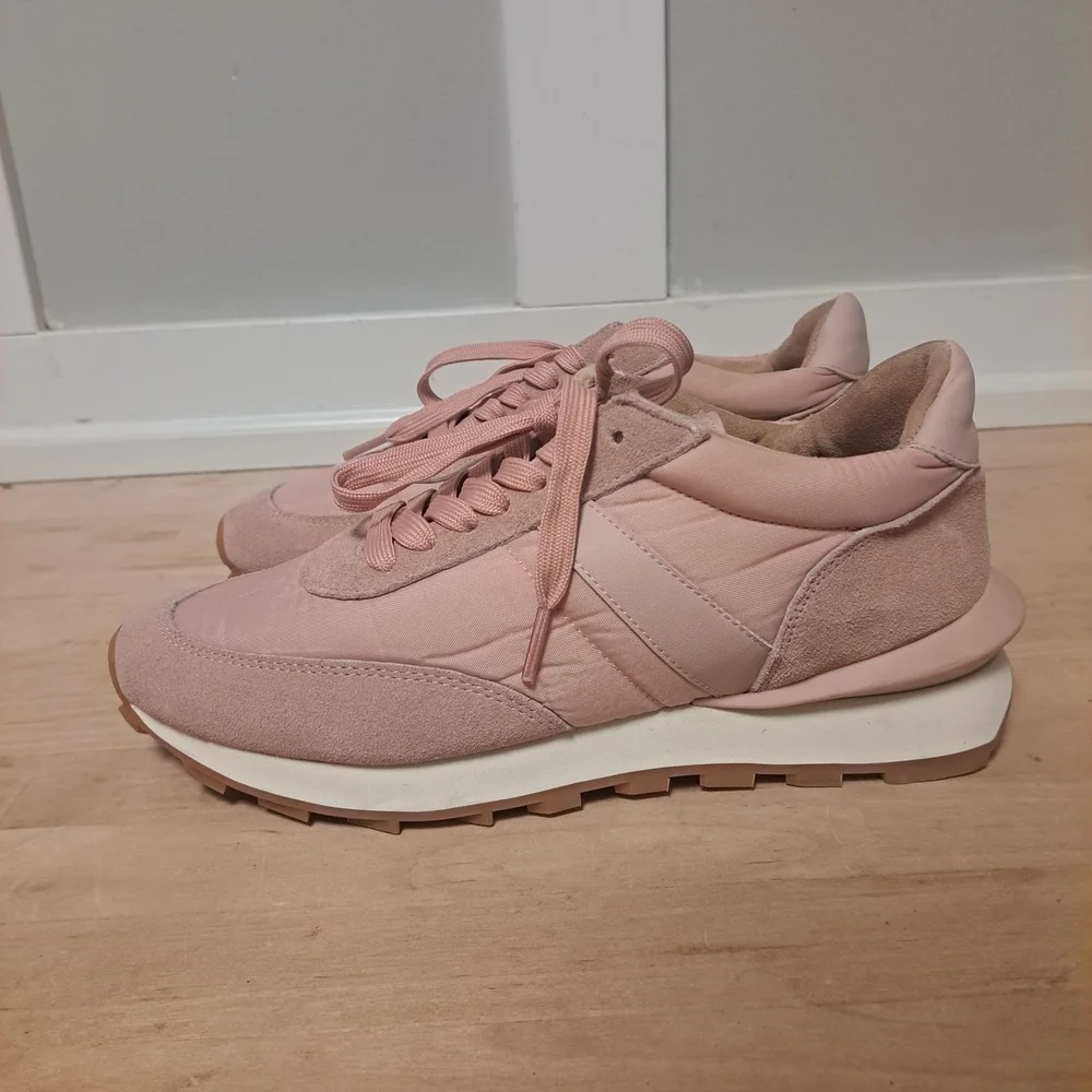 J/Slides NYC Retro Runner Sneakers